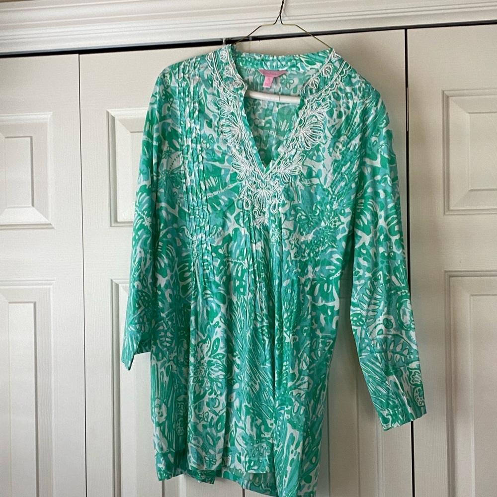 Lily Pulitzer Top Over Pants or Shorts Size Good condition Light material